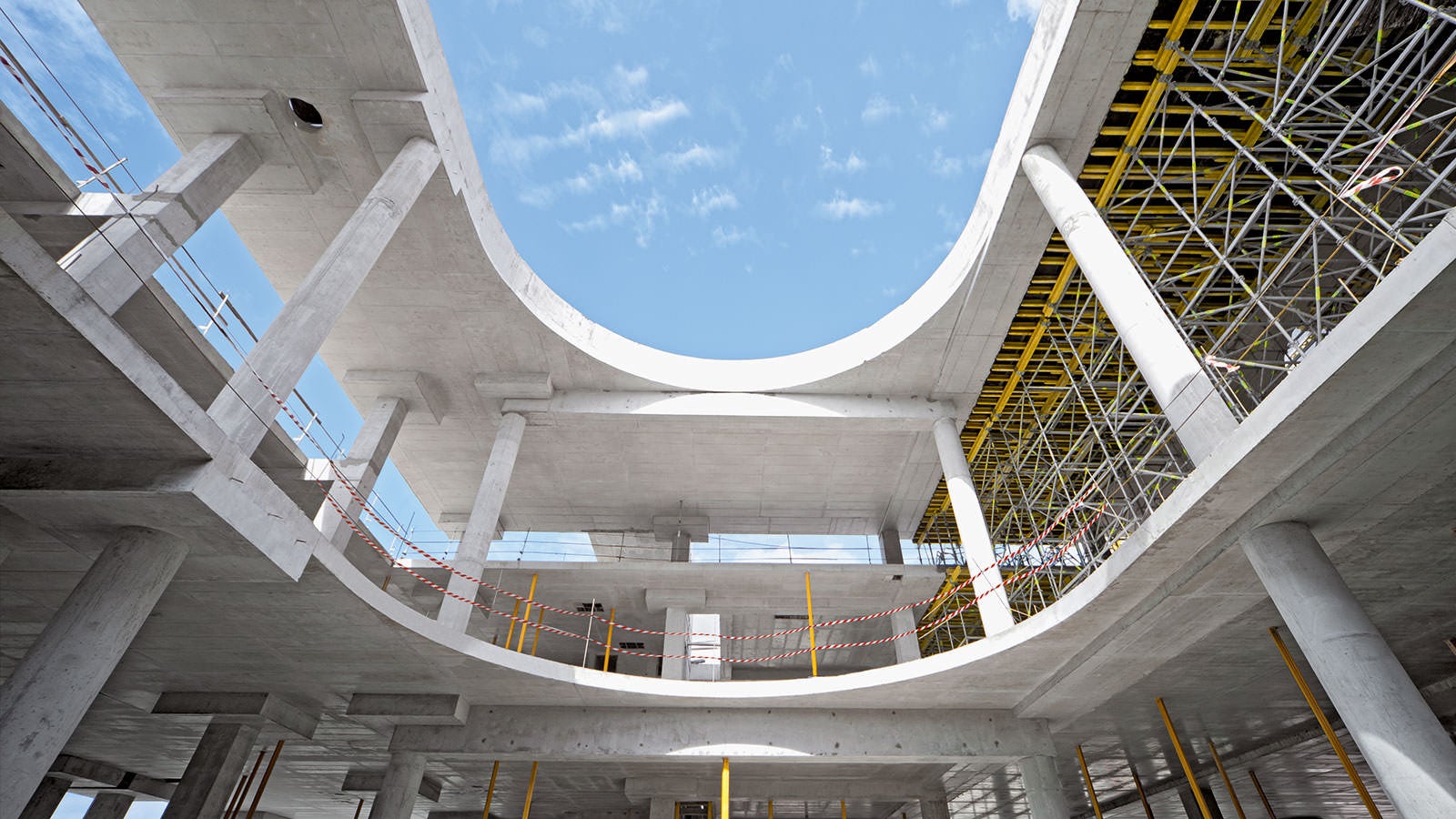 Due to its good technical properties, plywood had proven to be an important building material for the construction of small buildings, challenging structural and civil engineering projects but also for the production of individual precast concrete elements.