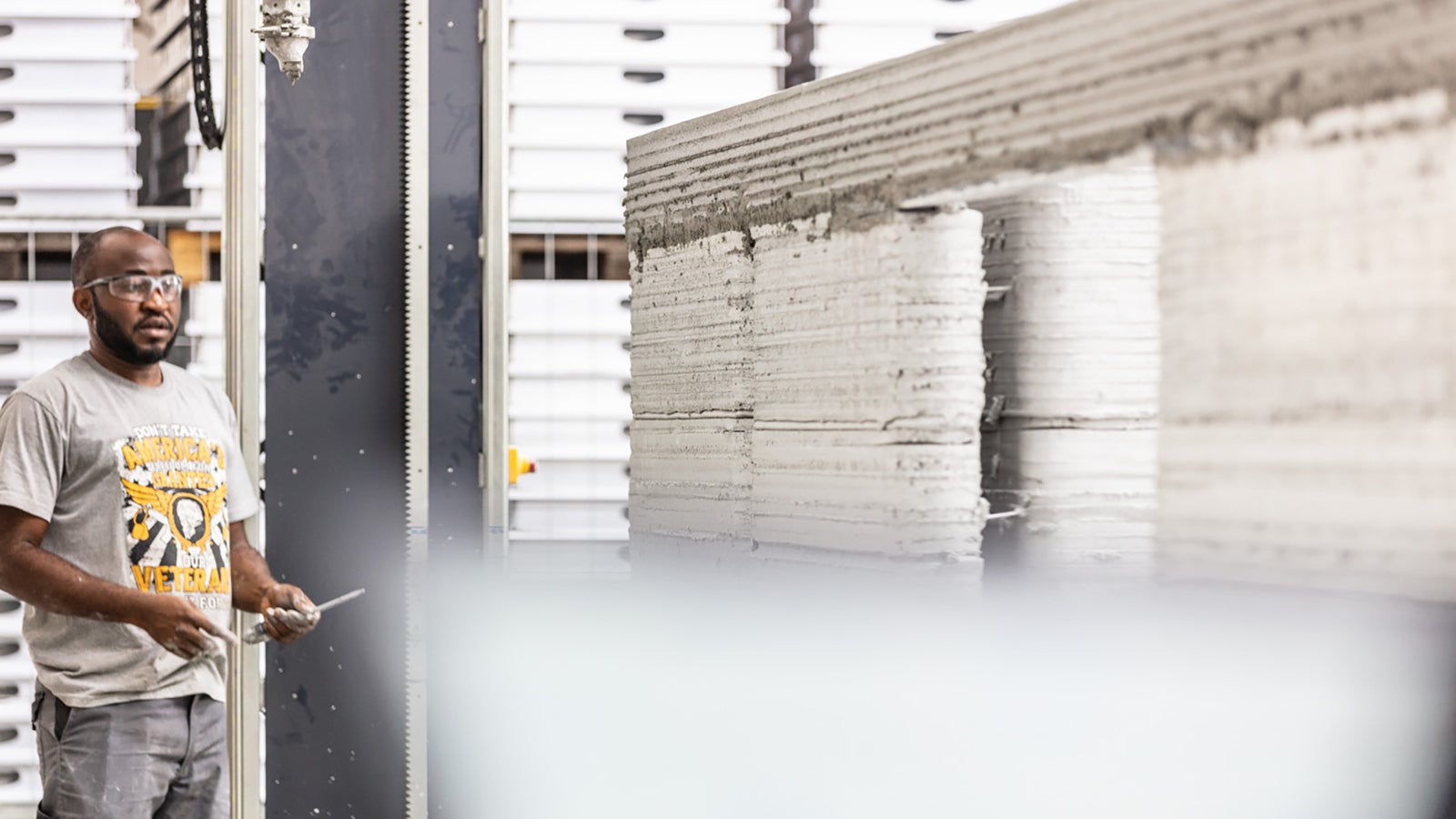 Mit dem 3D-Betondrucker können Sie Betonstrukturen ohne Schalung schnell und kostengünstig herstellen.