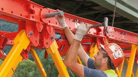 Due to the standardised connections with only a minimum of tool usage, the VARIOKIT construction kit system is easy and simple to assemble.