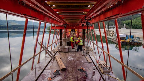 Надлъжни транспортни релси и верижен текелаж