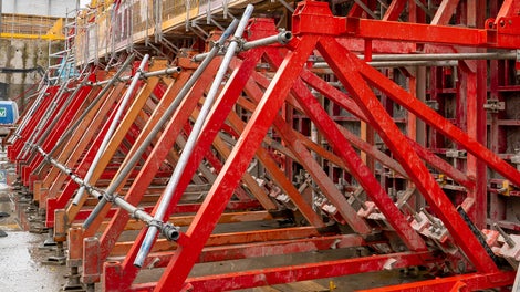 Sikker støbning med SB støttebukke og MAXIMO vægforskalling