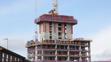 Due to the 125 mm hole arrangement of the climbing rails, the platforms can be optimally adapted to suit the respective storey heights.