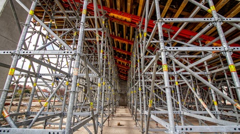 КОФРАЖ ЗА ТРИБУНА