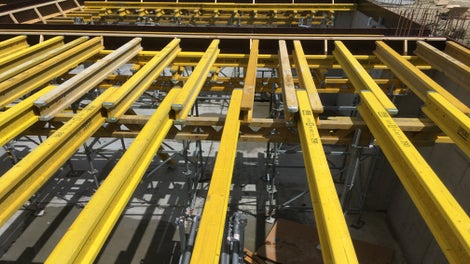 Изграждане на складови помещения към пивоварната на „Пиринско“ в Благоевград - Подпорни кули PERI Up Flex