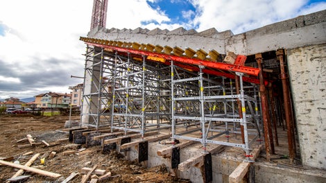 КОФРАЖ ЗА ТРИБУНА