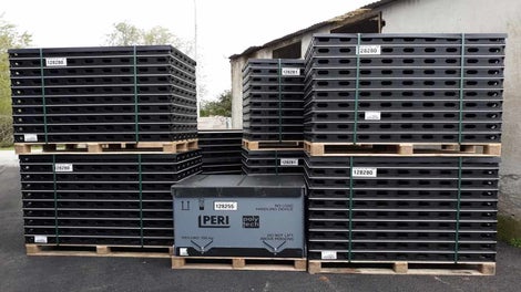 Le coffrage universel et manuportable DUO au dépôt vente de Bordeaux, prêt à être utilisé.