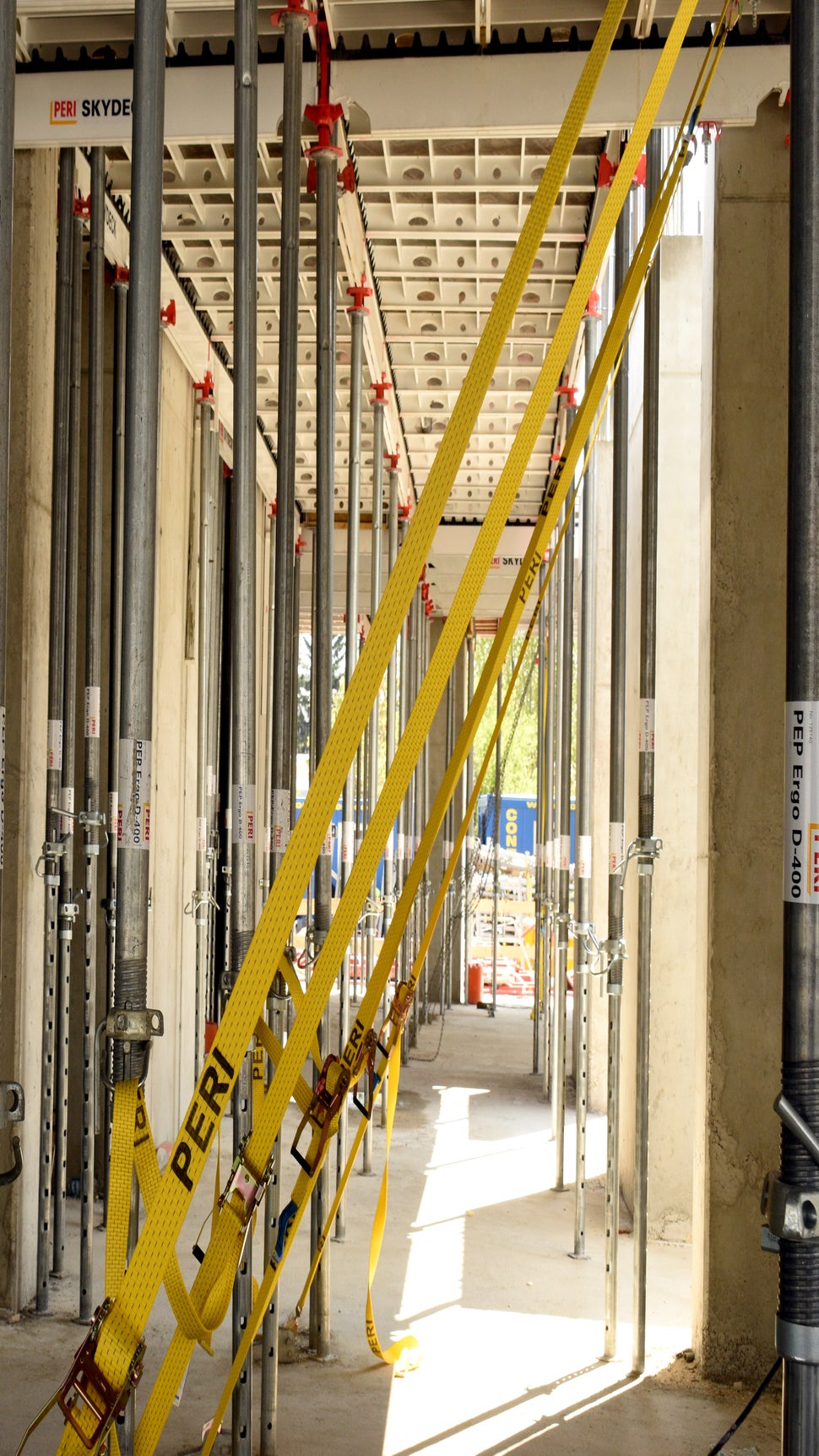 Конзолно излизане на панелен кофраж SKYDECK.