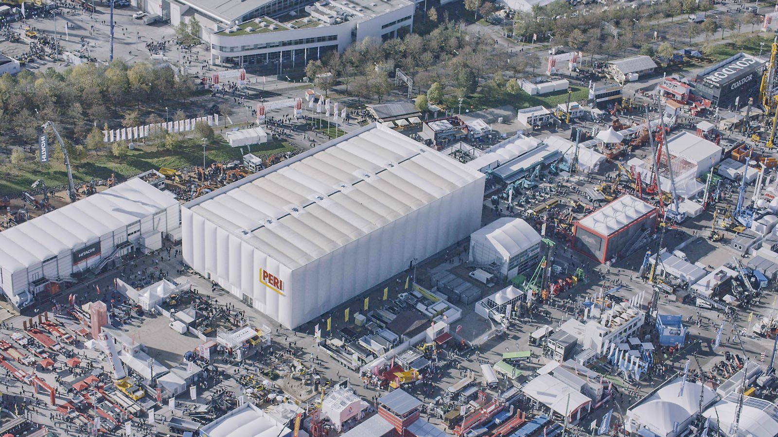 <p>U oktobru je počela 33. izložba bauma u Minhenu. Pod sloganom &amp;bdquo;Oblikovanje budućnosti&amp;ldquo;, PERI je u svojoj modernoj sajamskoj hali predstavio brojne novitete kao &amp;scaron;to su PERI UP Cladding, XR Ecosystem, novo korisničko portal myPERI, SKY-Anker Universal i osveženje MAXIMO Wandschalung.</p><br/><br/><p>Takođe, područje 3D &amp;scaron;tampe betona uživalo je veliku popularnost, sa live &amp;scaron;tampanjem koje je trajalo tokom celog sajma.</p><br/><br/><p>&amp;nbsp;</p><br/>