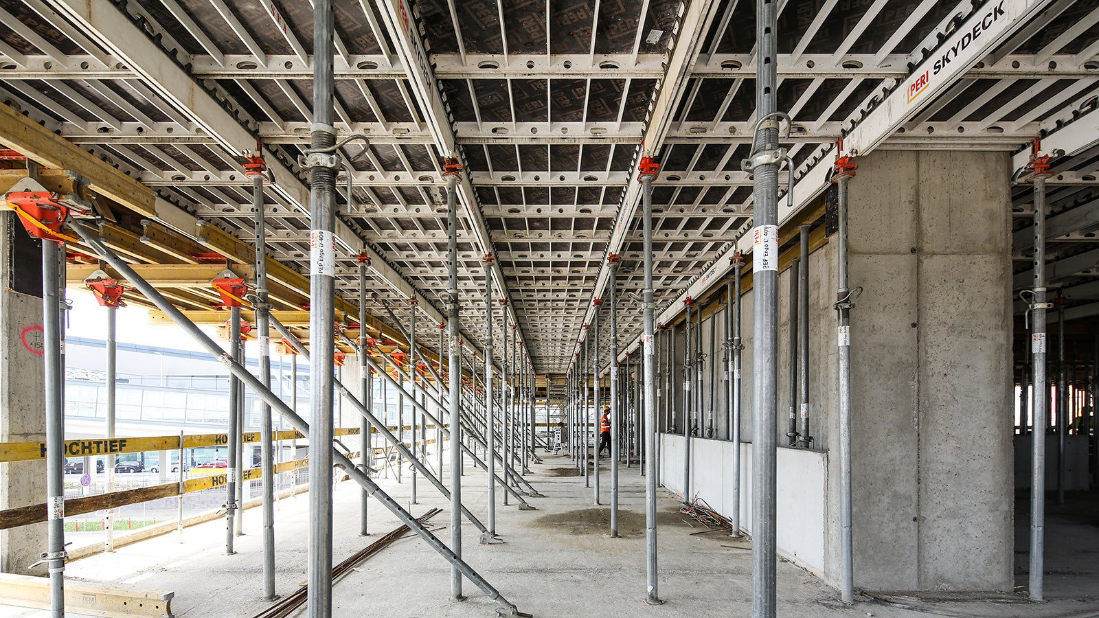 Airport City Gdańsk Zespół budynków biurowo - usługowych z niezbędną infrastrukturą techniczną i drogową - etap I (budynek B I "Alpha") przy ulicy Słowackiego w Gdańsku