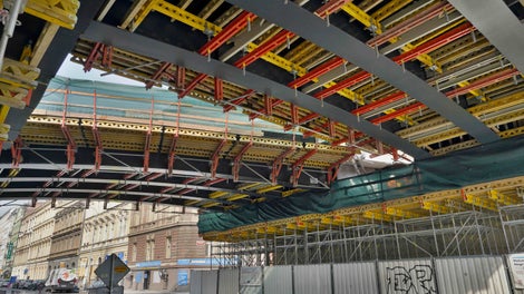 Rámový most ze systému lešení PERI UP Rosett a stavebnice pro inženýrské stavby VARIOKIT.