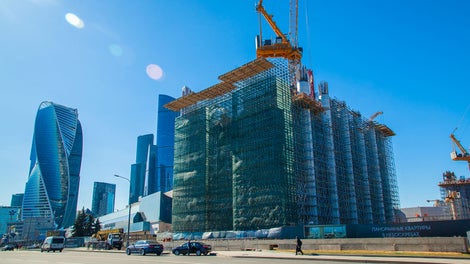 Для безопасного и эффективного строительства 28-метровых колонн использовались леса PERI UP Flex