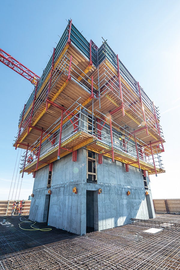 Sistemul de urcare pe șină RCS a contribuit la minimizarea timpilor de funcționare a macaralelor și a fost, de asemenea, soluția cuprinzătoare de la PERI.