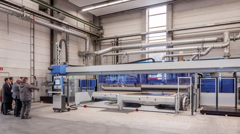 In spring 2014, a second state-of-the-art CNC machine began operations at the PERI formwork assembly facility in Weissenhorn. This significantly increases the cutting capacity.