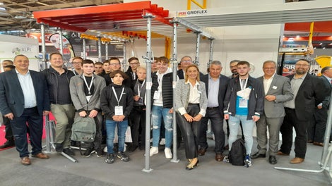 PERI France sur Batimat 2022 : le salon Batimat est aussi l’occasion de préparer les futures générations aux métiers et matériels du BTP. <br/>Ici, des élèves du lycée professionnel Louis Blériot de Cambrai qui étaient venus spécialement pour l’occasion. (Photo : PERI France)<br/>