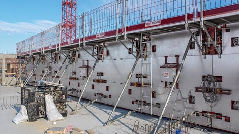 在寒冷地区浇筑混凝土使用MAXIMO系统模板并配置加热单元。加热单元产生的热量能够确保混凝土结构不受芬兰冬季严寒气温的影响。