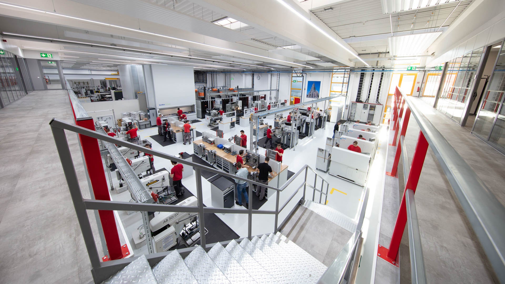 Our trainees form a valuable part of our workforce - to them we transfer our knowledge and experience. With your commitment and the specialist knowledge that you acquire during your training, you will actively shape the future of PERI.