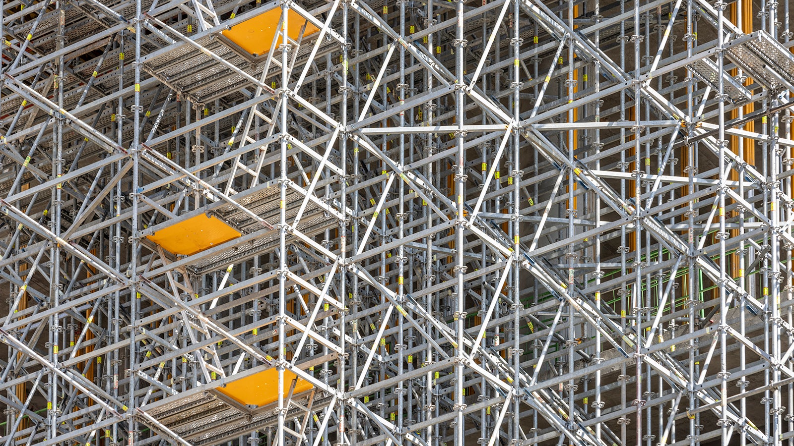 Lösungen aus dem PERI UP Gerüstbaukasten sorgten für sichere Zugänge und einen sicheren Lastabtrag auf der Baustelle.