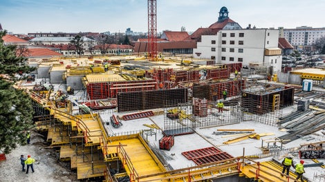 Pri jednom z najväčších projektov pozemného staviteľstva na Slovensku bolo nasadených 5 310 m² rámového debnenia TRIO a DOMINO. Stropy boli realizované pomocou nosníkového stropného debnenia MULTIFLEX s plochou do 10 500 m².