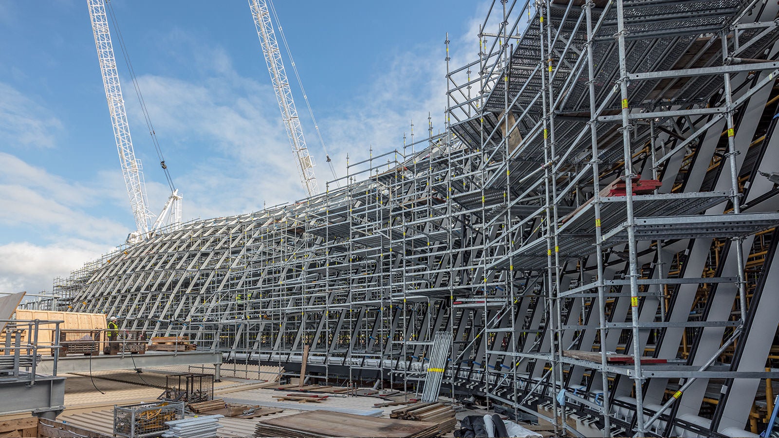 Üheks eelduseks oli, et tellingud kohanduksid ehitise geomeetriale ja ulatuksid nõutud punktideni, et võtta vastu koormused. (Foto: David McArthur Parallax Photography)<br/>
