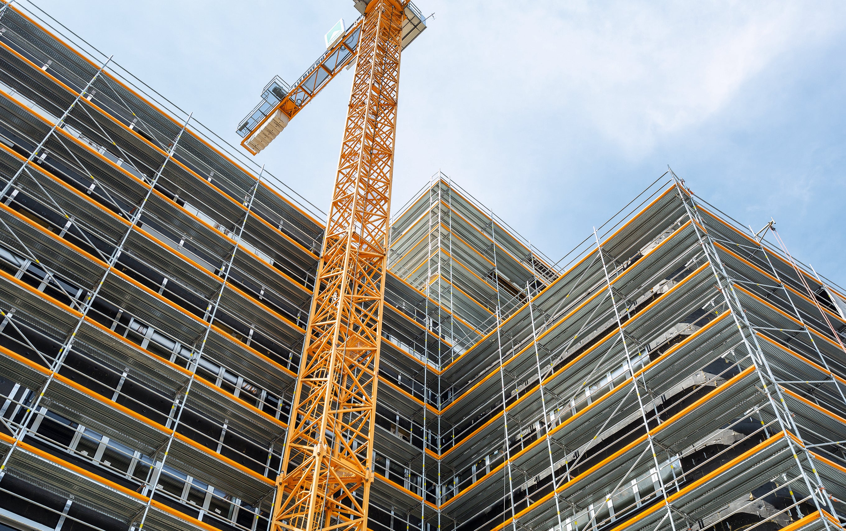 De nouveaux composants ont été créés pour le système modulaire PERI UP - comprenant l'échafaudage de façade PERI UP Easy, et l'échafaudage modulaire PERI UP Flex. Chez PERI, la devise : « la plus grande gamme possible d’applications avec le plus petit nombre possible de composants » s’applique aussi aux échafaudages. 
