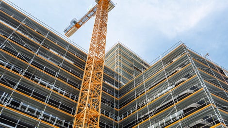 De nouveaux composants ont été créés pour le système modulaire PERI UP - comprenant l'échafaudage de façade PERI UP Easy, et l'échafaudage modulaire PERI UP Flex. Chez PERI, la devise : « la plus grande gamme possible d’applications avec le plus petit nombre possible de composants » s’applique aussi aux échafaudages. 