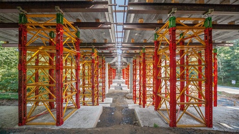 承载能力：VST 高强塔架是VARIOKIT工程套件的基本组件，每根立柱可承载700kN的荷载。