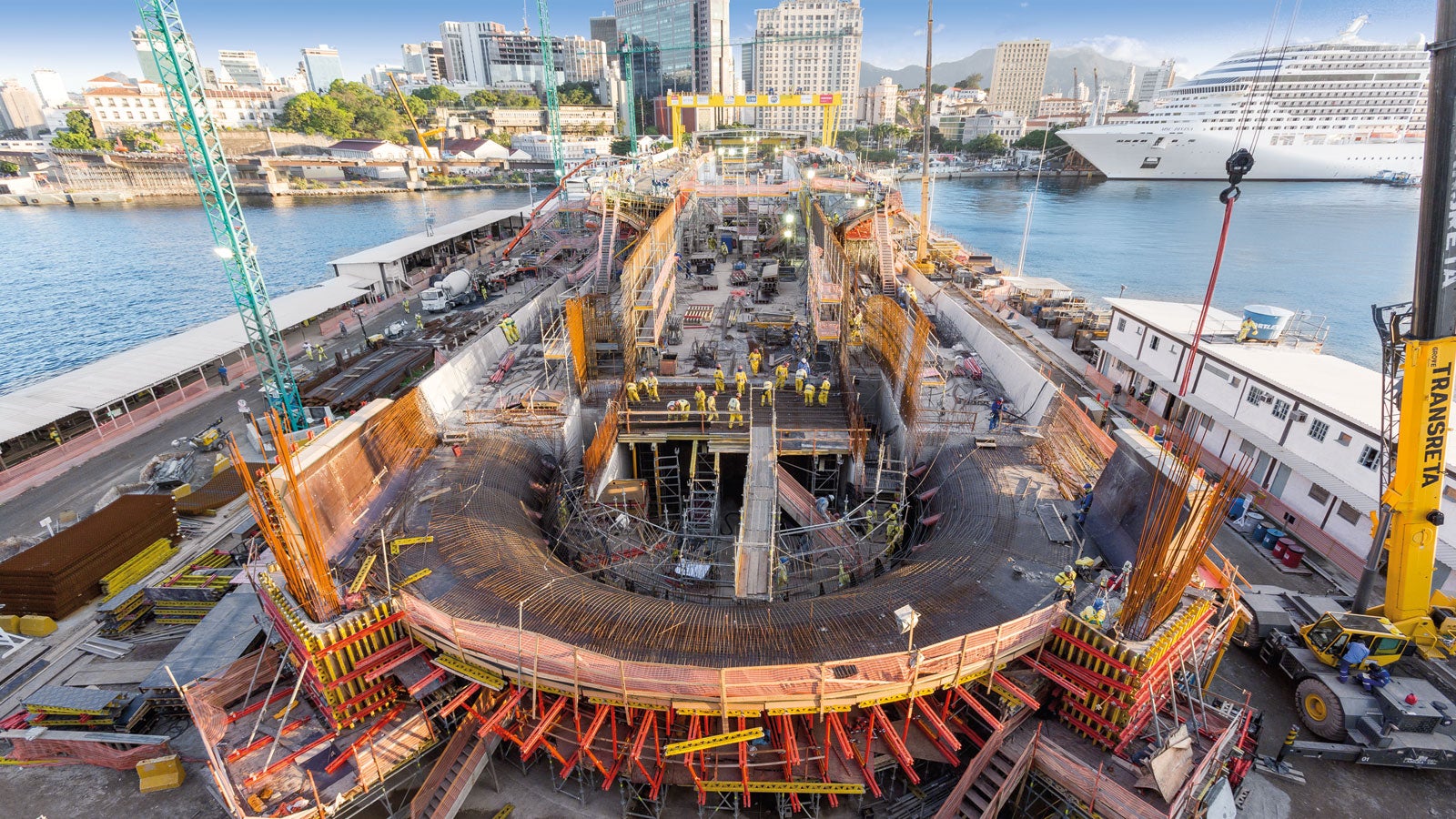 An important part of the PERI overall concept was also providing perfectly matched formwork and scaffolding systems.