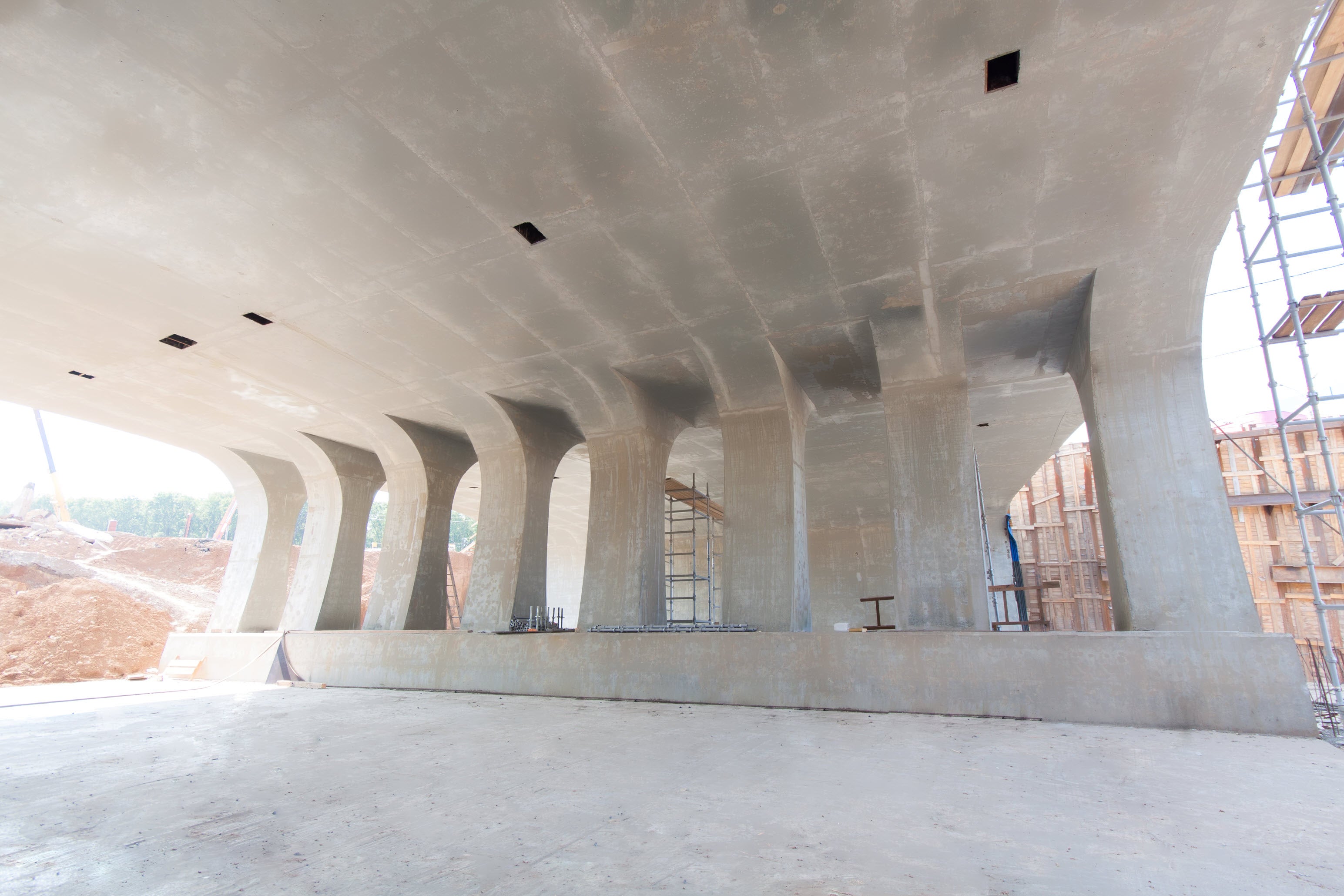 High-quality concrete finish for bridge/overpass construction for columns, slab deck and piers 