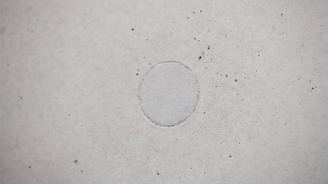 使用派利拉杆系统施工获得的美观、密封的拉杆孔。