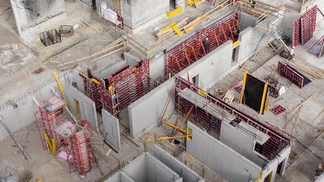 Ein auf die Projektanforderungen perfekt angepasstes Schalungskonzept und der PERI Baustellensupport sorgen auch bei komplizierten Grundrissen für schnelle Schalzeiten.