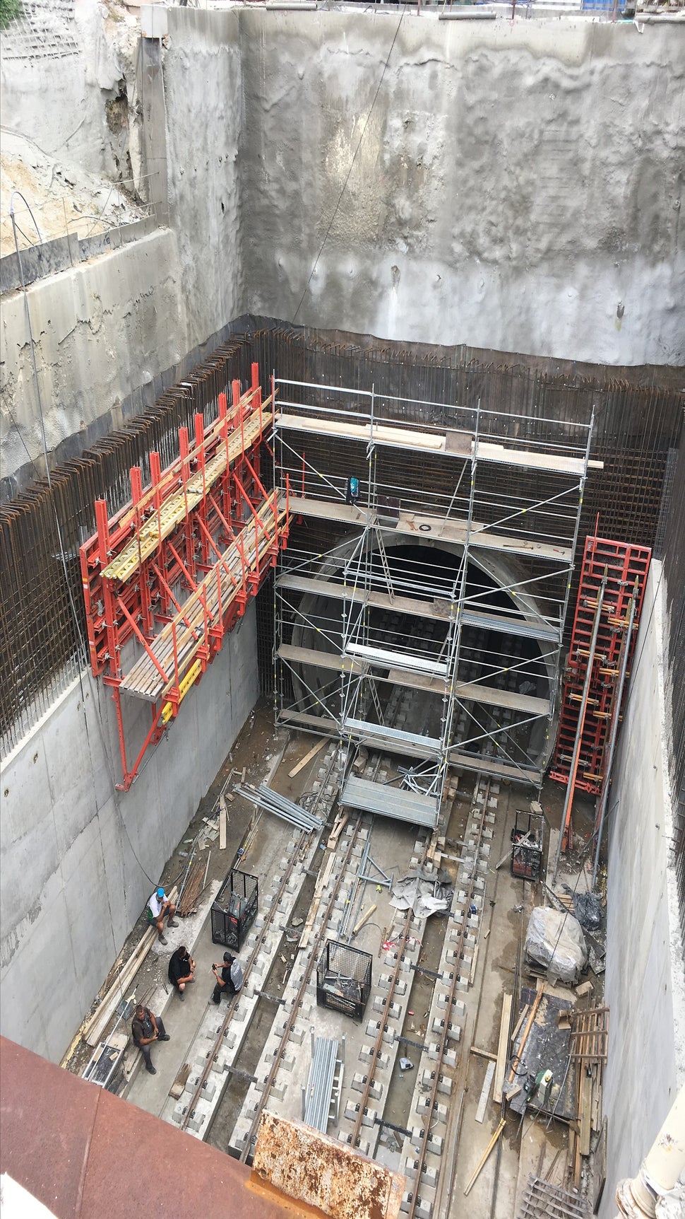 Система за катерене SCS в комбинация с платна TRIO, монтажно скеле и едностранен кофраж SB-2 