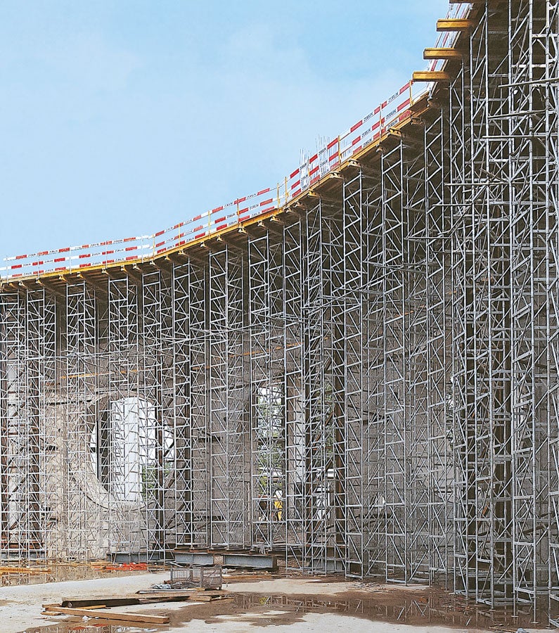 Ideal combination of ST 100 and Multiflex slab formwork for high slabs<br/>