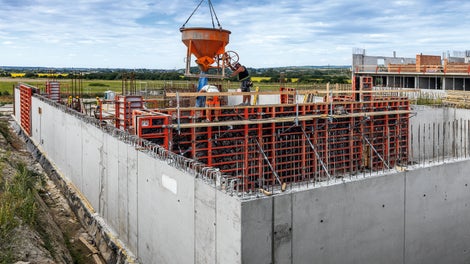 Železobetónové steny 10 bytových domov rástli nasadením obojstranného debnenia TRIO.