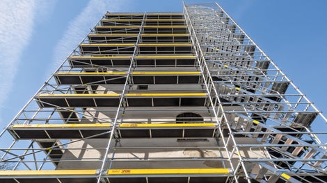 较短的阶梯段宽度为75厘米，能够灵活适应狭小的空间以及狭窄的几何尺寸。