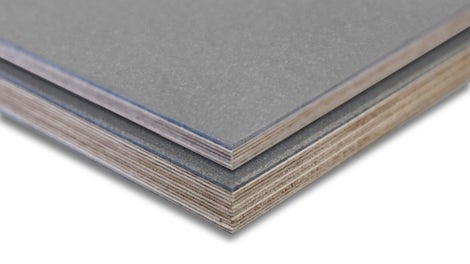 Con il nuovo pannello di rivestimento ROBU B resistente alle intemperie vi proponiamo un manto alternativo sostenibile per la cassaforma per pareti MAXIMO e la cassaforma a telaio per solai SKYDECK.