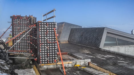 Dalsnibba er 1.476 meter over Geirangerfjorden. Europas høyeste fjordutsikt fra bilvei.