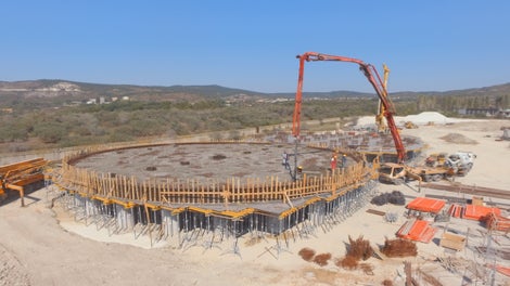 Кофраж за плочи MULTIFLEX - чрез приплъзване на напречните трегери се постигат всякакви форми, дори кръгли. 