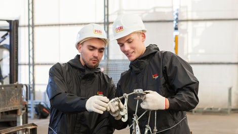 Мы предлагаем интересную работу с перспективой профессионального роста в крупной, быстроразвивающейся компании;