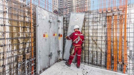 Handling the UNO is easy and safe - this is also due to the low weight. The individual elements can be easily moved and transported by hand.