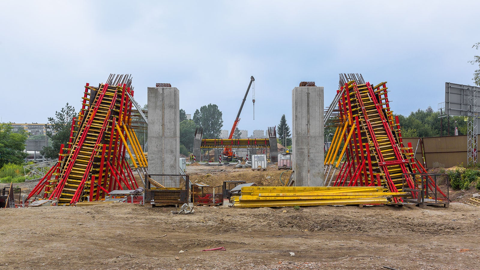 Wiadukt łukowy nad ulicą Trzebińską