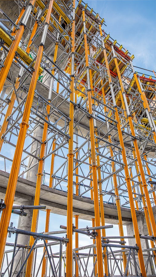 使用MULTIPROP系统为钢筋混凝土边梁结构组成高达16米的承重塔架。