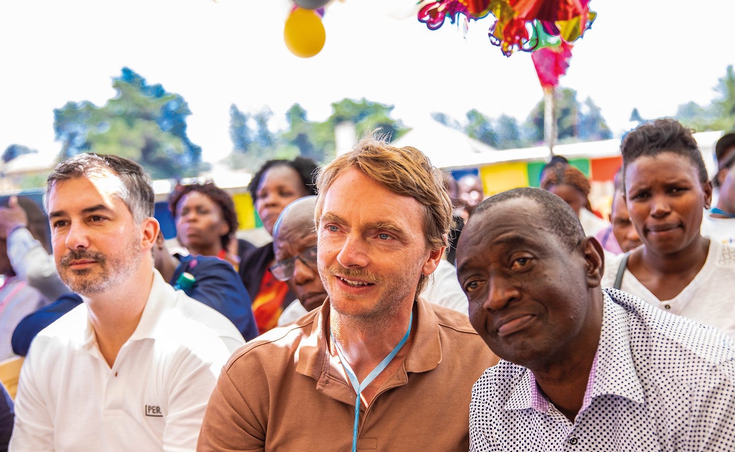 Andreas Mayer ja Dr Jürgen Mayer PERIst osalesid avatseremoonial Kenyas. Erinevate meelelahutusprogrammide keskel pidasid nad kõnesid, väljendades oma parimaid soove. (Photo: PERI SE)<br/>