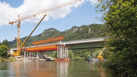 For the construction of the Mur Bridge near Frohnleiten, the new VARIOKIT heavy-duty truss from PERI has set new standards in shoring operations.