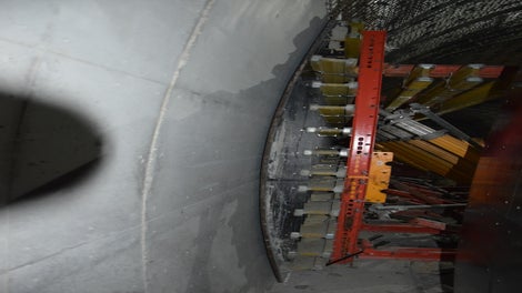 Високите изисквания на клиента за финалния вид на стената са постигнати с брезов шперплат от PERI