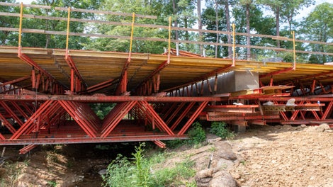 VARIOKIT beams, spindles, and connectors created a truss system for temporary falsework.
