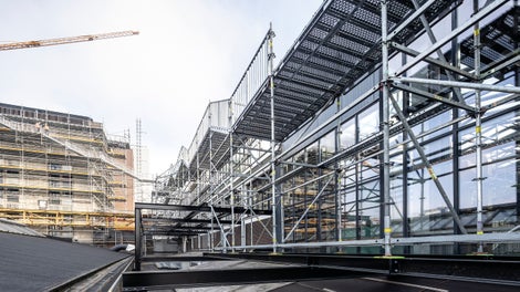 Las soluciones de andamios y acceso PERI UP se caracterizan por su adaptabilidad y un diseño centrado en las soluciones y superan los desafíos de la renovación de edificios históricos con gran éxito. (Foto: PERI SE)