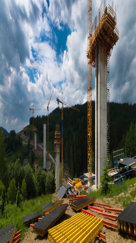 Objekt SO244 pozostáva z 8 pilierov, pričom najnižší meria 7,6 m a najvyšší 76,20 m.