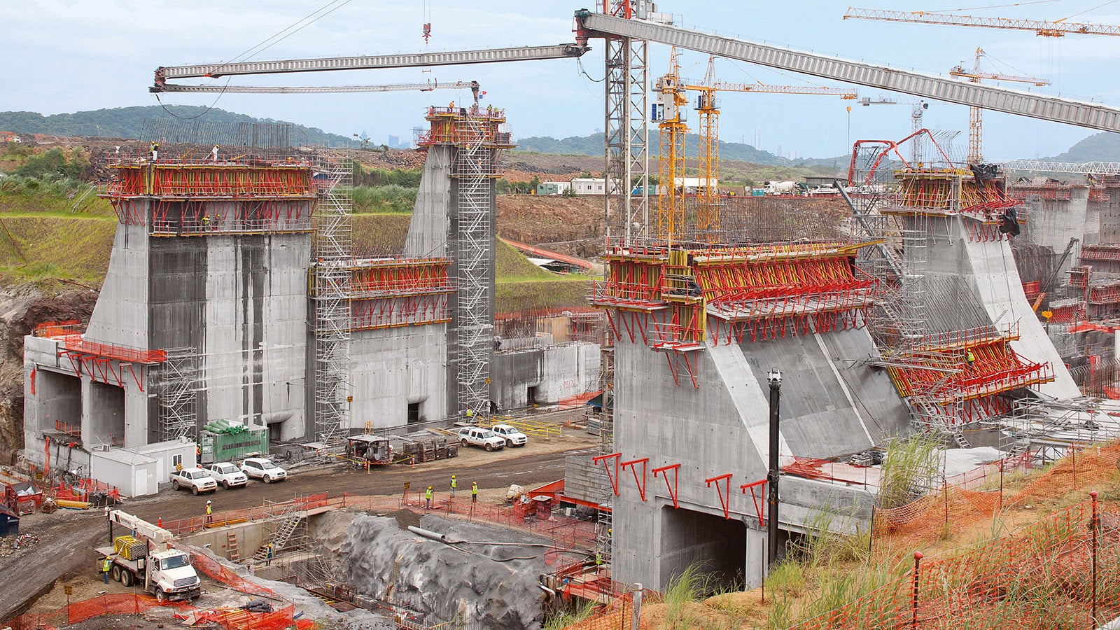 PERI is supporting the "construction project of the century" with the planning and delivery of huge quantities of formwork and scaffolding systems.