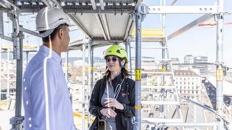 Sie brauchen uns? Wir sind für Sie da. Unsere Ingenieure bieten technischen Support, Schulungen und Unterstützung vor Ort für unsere PERI UP Systeme. Und wenn Sie Fragen haben, können Sie sich jederzeit an Ihren persönlichen Fachberater wenden.