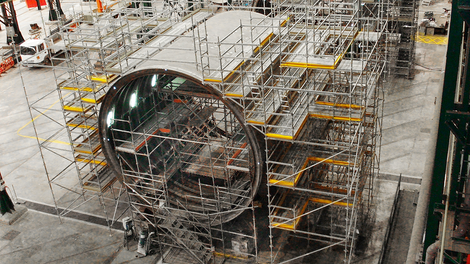 Наличие консолей, а также возможность проектирования специальных элементов по индивидуальному заказу, делает возможным установку конструкции из лесов максимально близко к фюзеляжу судна. 